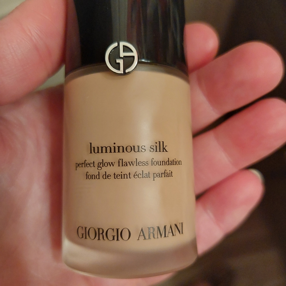 Armani luminous silk foundation b